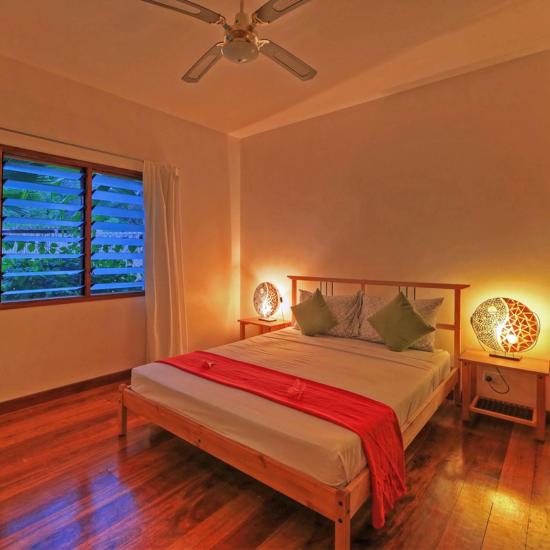 Tropicana Lagoon Apartments Port Vila Exterior photo